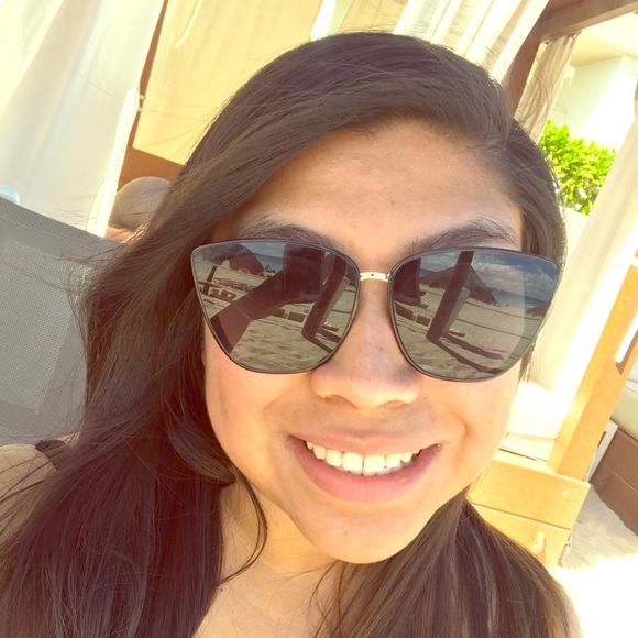 Meet your Posher, Lydia - Picture 2 of 5